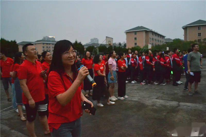 高三|永远难忘…海宁3所学校晚上出现震撼一幕…