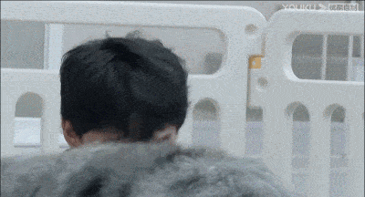 补救|原创张雨剑过于耿直吧？当面说范丞丞年纪轻资源好，尴尬得贾玲都补救无能