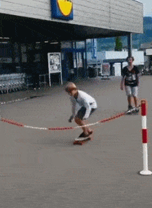 搞笑GIF:那只手到底干了什么,让妹子笑的这么开心!