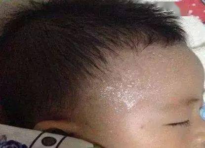宝宝|宝宝出汗多是体质差?缺钙？真正要担心的是这个！