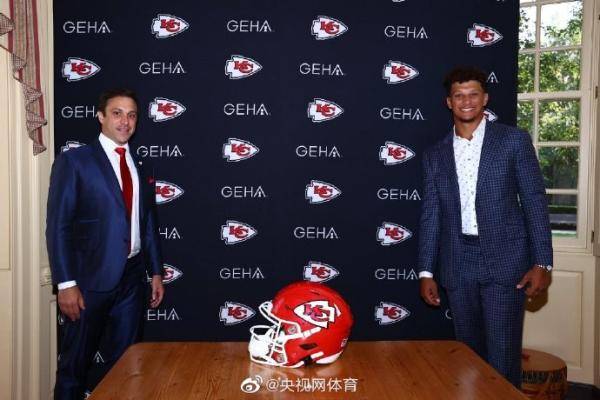 合同|体育史上最大合同！堪萨斯城酋长5亿美元续约马霍姆斯10年