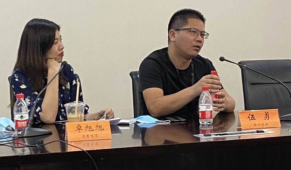 商家|后疫情时期，年轻人尝试上网逛批发市场买外贸货
