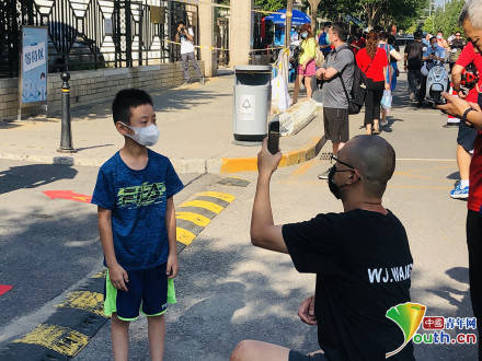 考生|现场直击北京考生进考场瞬间2020年高考拉开帷幕