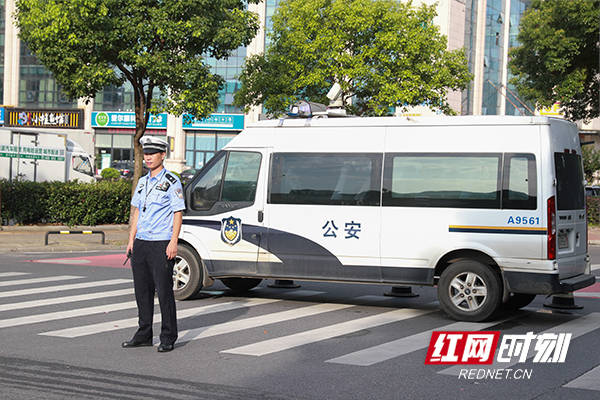 高考|组图丨直击高考：最可爱的人 最可爱的守护