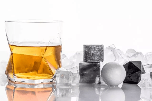 指南|让你告别沉闷夏日！葡萄酒快速“降温”指南