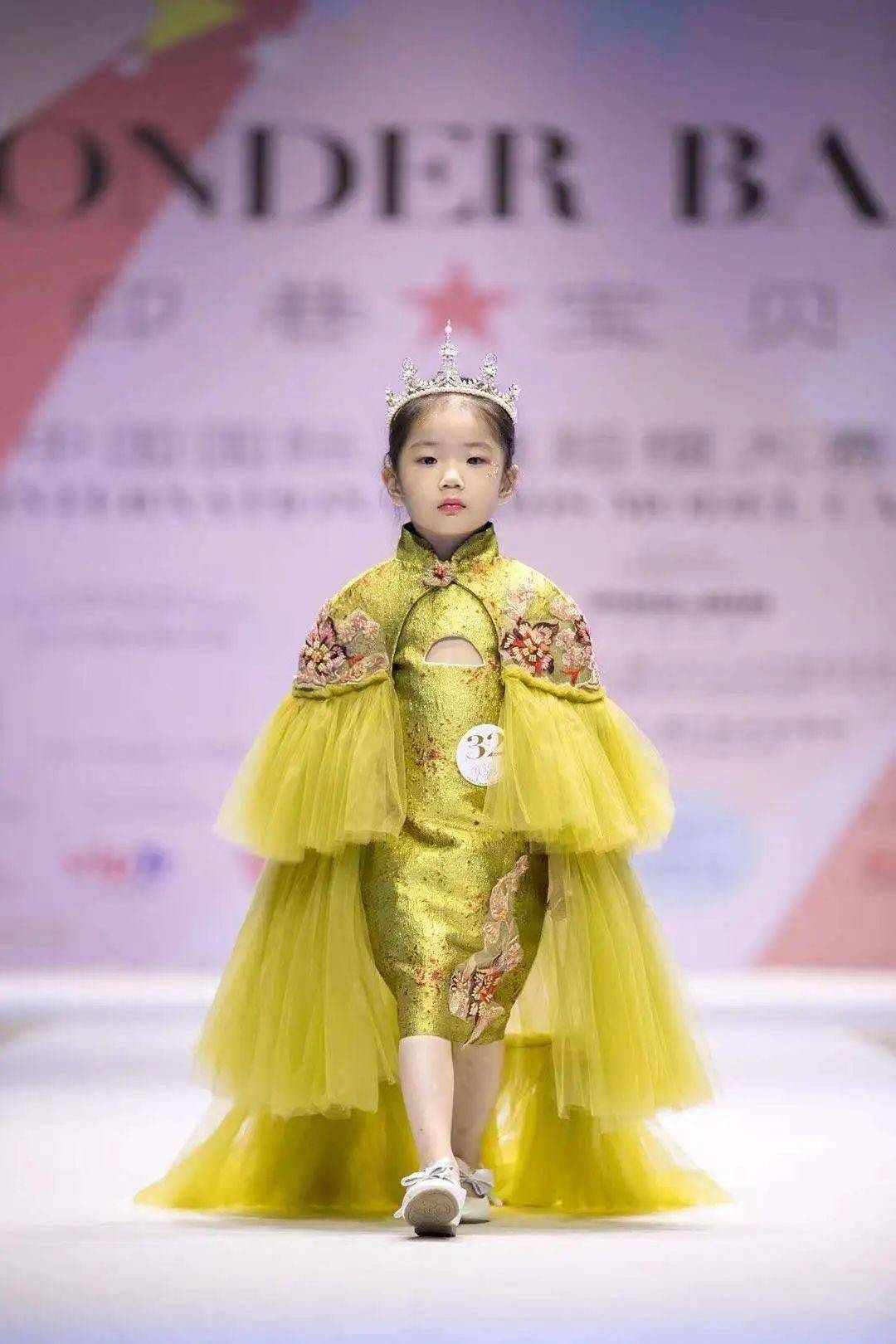 学形体,走t台让孩子 更自信 少儿模特锻炼形体的同时提升孩子气质