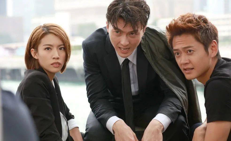 腹肌|视帝37！王浩信剥衫用腹肌庆生，But老婆冇祝福？会唔会……