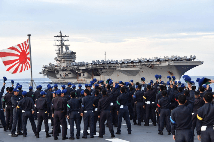 日本|美军双航母演习后赖在南海不走 又带着日本自卫队舰船演练