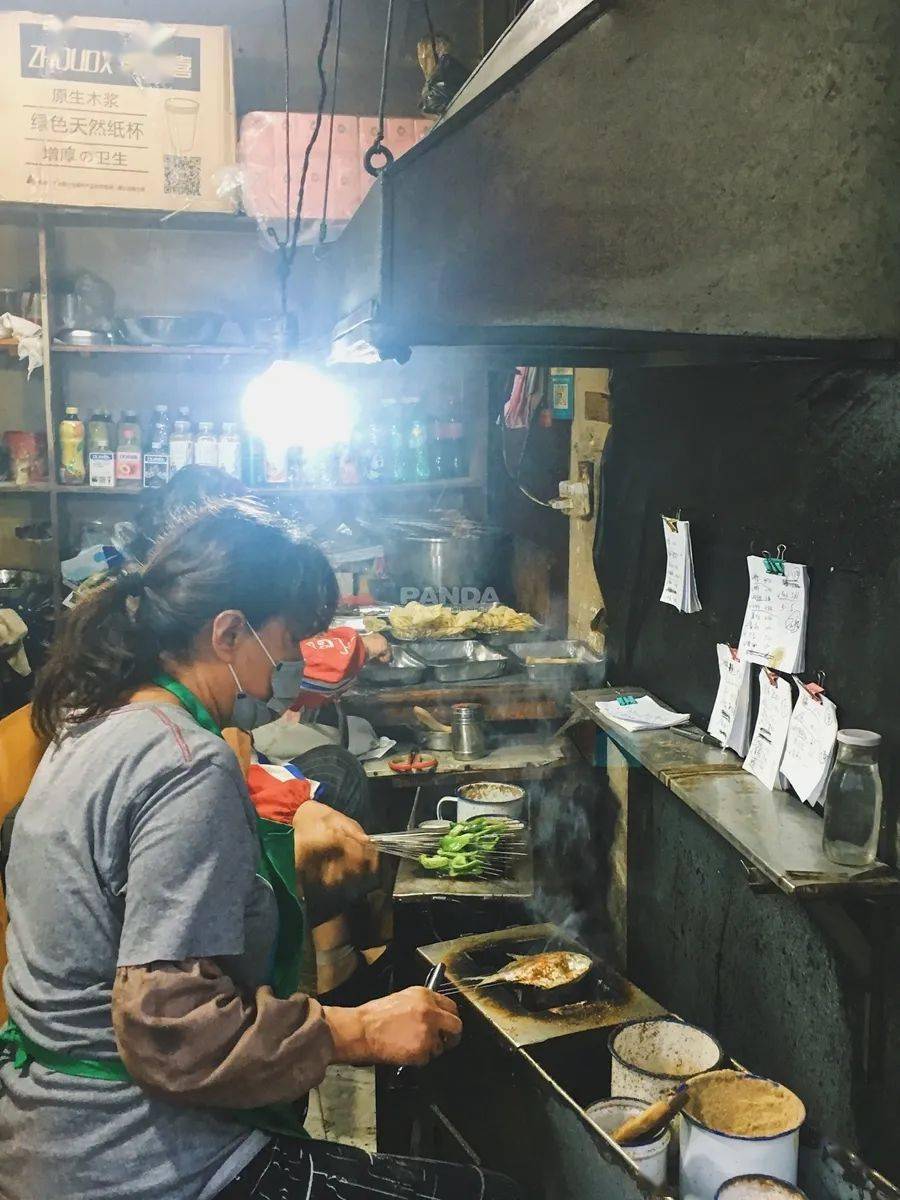 肉串|网红店靠谱么:沙口小学小爬爬烧烤