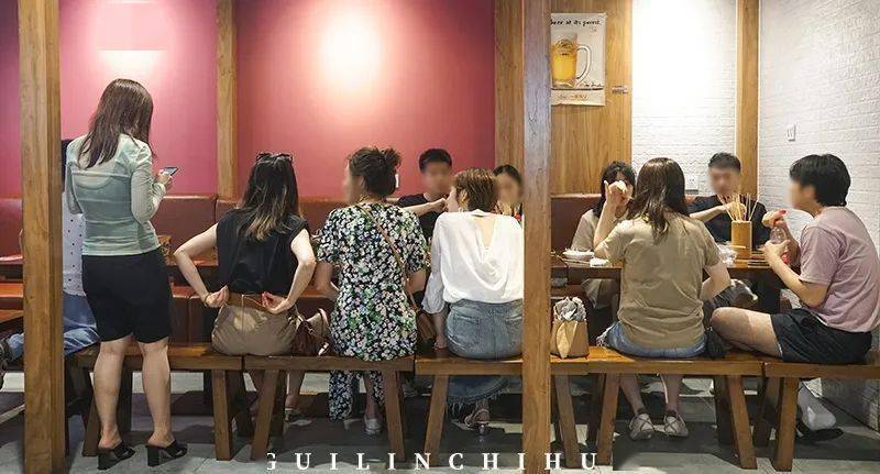 施家园|来吃的都是『富贵』人家！施家园的国潮烤肉店