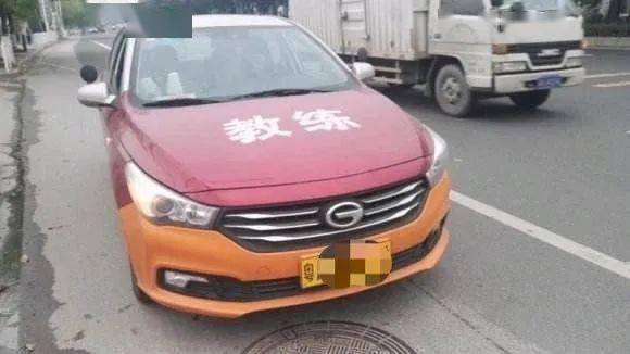 佛山惊现粤e牌宝马教练车!一问学费吓一跳…街坊见过吗?