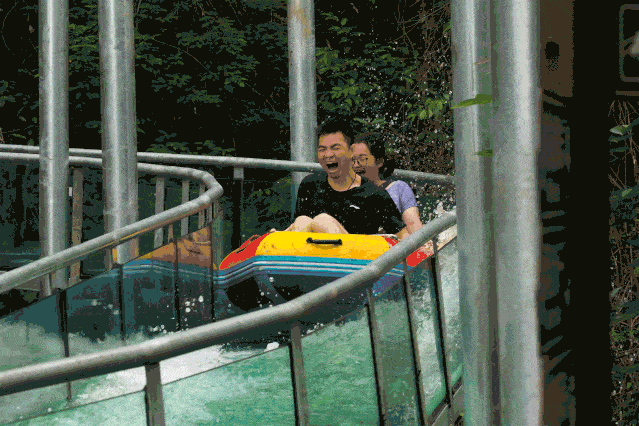 建于悬崖峭壁之上 立于高山密林之中  从山上丛林飞驰而下 再360°