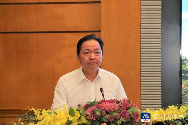 侯逸凡|26岁棋后侯逸凡受聘深大师范学院体育学院，成深大最年轻教授