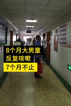 男婴吞下一根头发反复咳嗽七个月：常抓妈妈头发