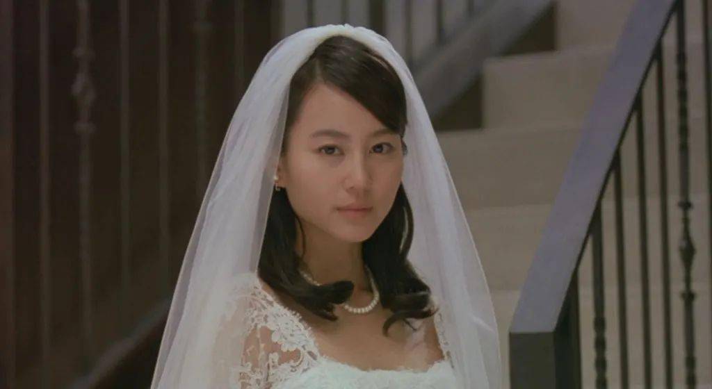 服装|深扒悬疑片服装隐喻：穿成这样能活命