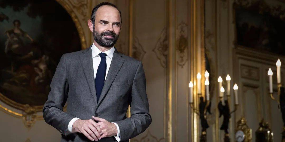 法国总理|刚刚请辞的法国总理，星战迷、打拳击，还是位有衣品的美男子