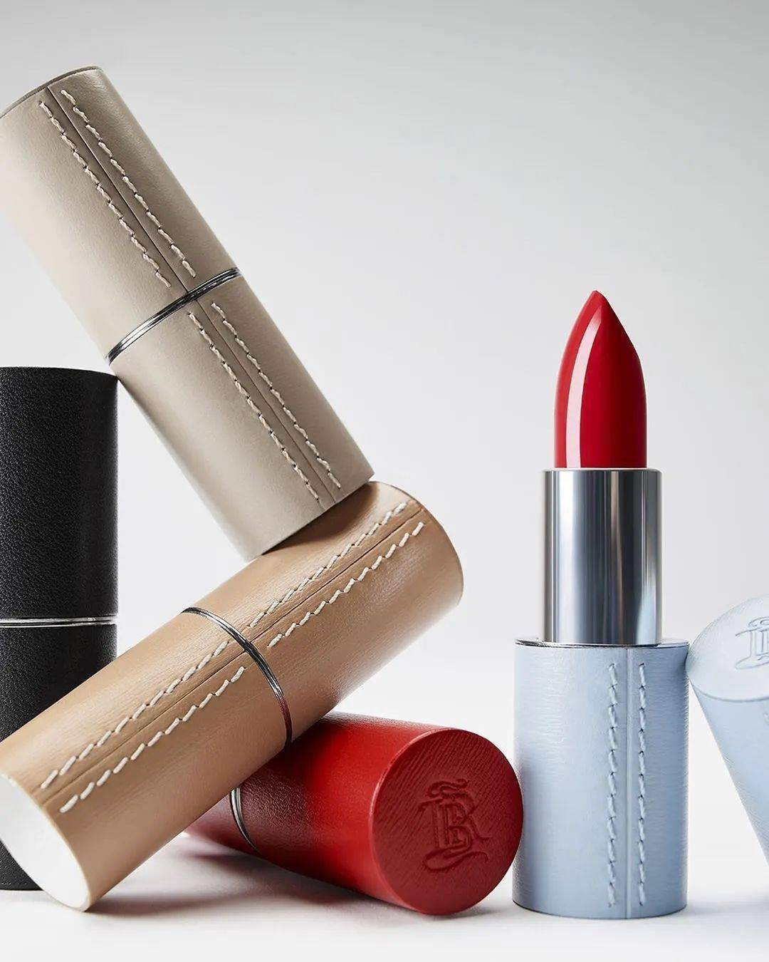 图片|比伯海莉的订婚纪念日旅行，看完真的太…酸…了 | 美妆周盘点