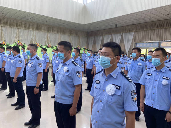 江甦淮安重大暴力襲警案始末︰當著母親和三弟面持刀殺警 江甦淮安重大暴力襲警案始末︰當著母親和三弟面持刀殺警