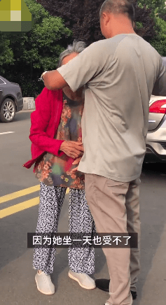 乘客|四旬大叔带痴呆母亲跑滴滴：妈在家就在，最怕乘客投诉