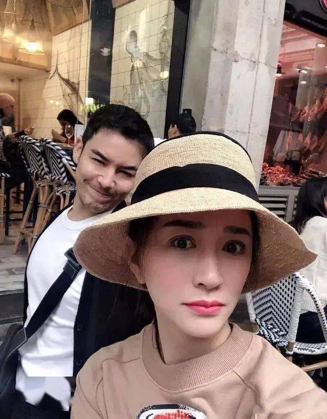 同龄人|李小冉的确是44岁,但素颜太清纯了,衬得同龄人好老!