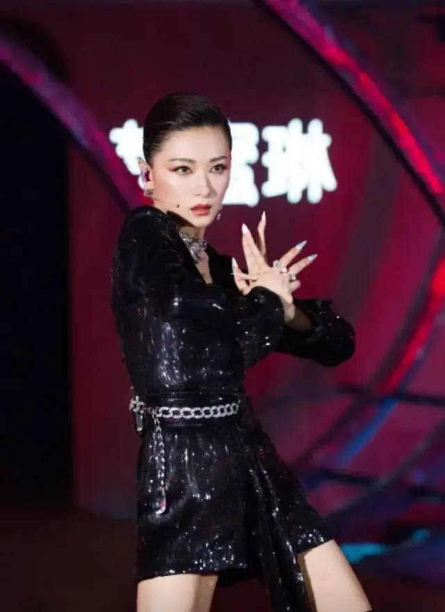 孟佳|万茜突然变油腻铁T,沈梦辰吴昕都换了头?