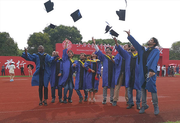 毕业|上海交大万名学子毕业，校长寄语“担当是首先要具备的品质”