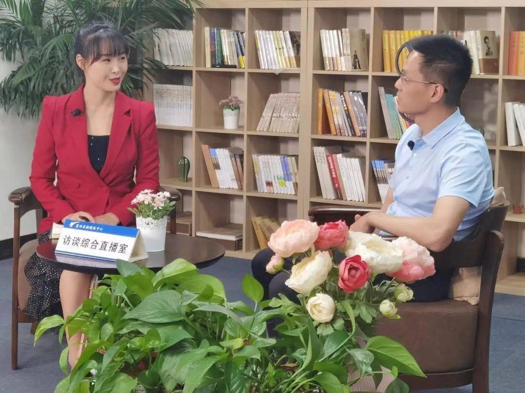 县委常委副县长田华再进直播间,讲述和薇娅viya团队的