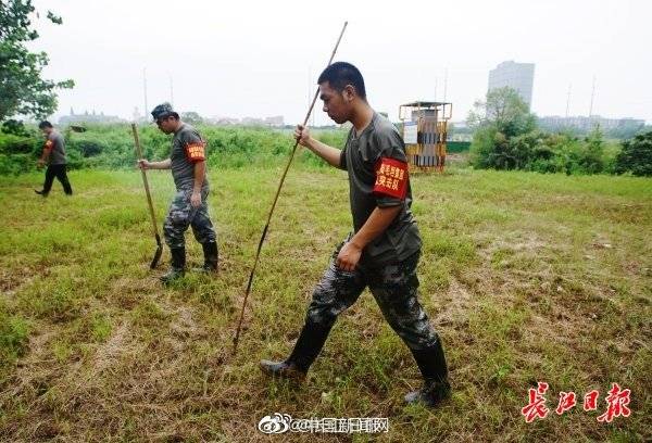 防汛|才下高考考场就上防汛“战场”！18岁高考生高考第二天就上大堤