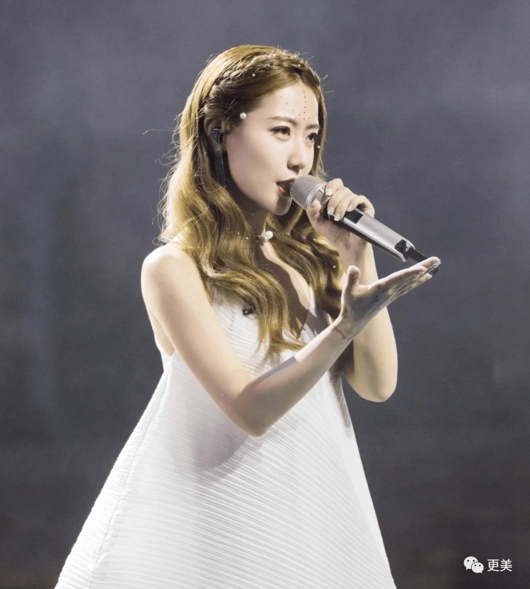 孟佳|万茜突然变油腻铁T,沈梦辰吴昕都换了头?