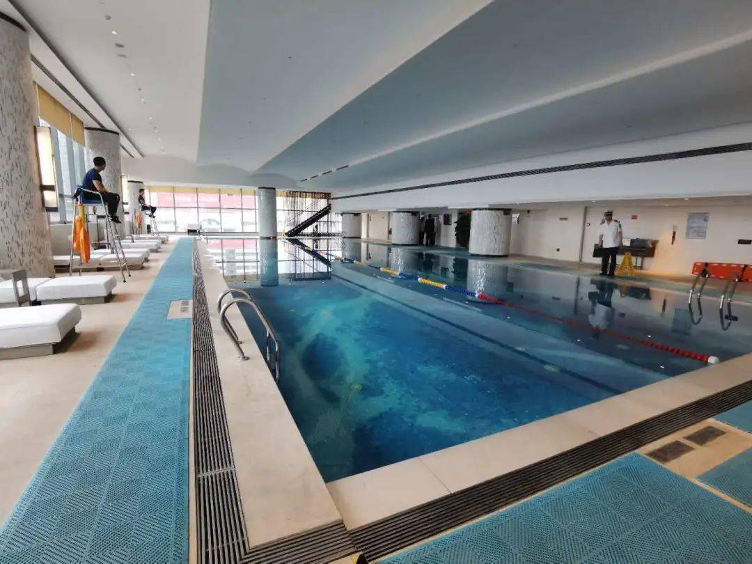 从目前检查的希尔顿酒店游泳池,石峰区聚龙水世界游泳池来看,ph值