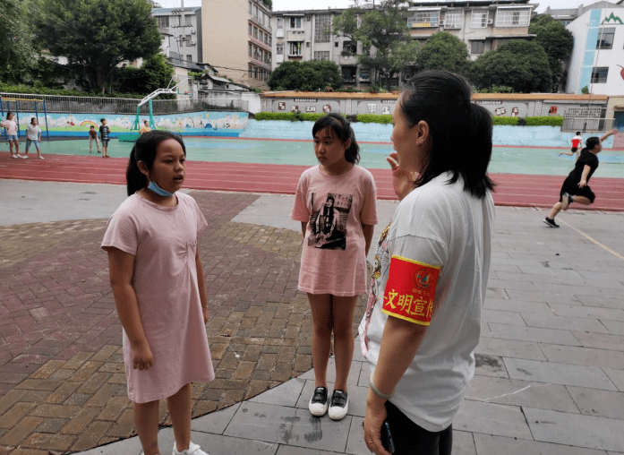 桂林市平山小学开展文明宣传实践活动