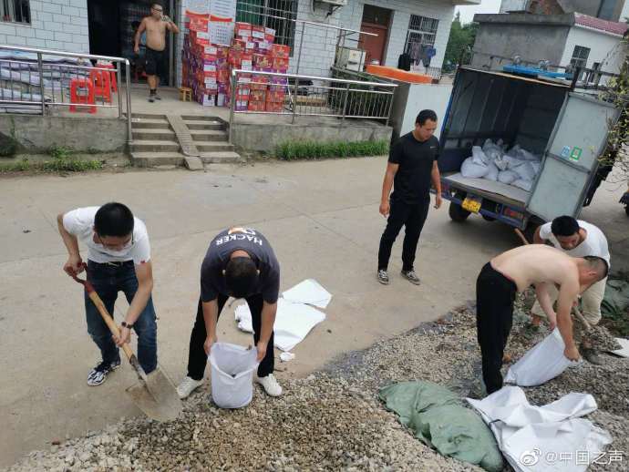 小时|退伍老兵连夜驾车10小时回家抗洪，看到大堤的那一刻他止不住泪