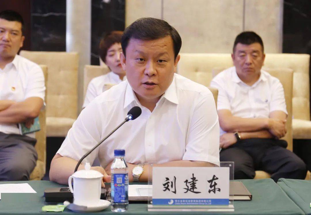 座谈会上,刘建东对吉日木图一行表示欢迎,对市科协对鄂尔多斯民航