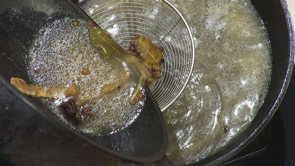 五花肉|【养生厨房】今日菜谱《白肉烩酸菠菜》