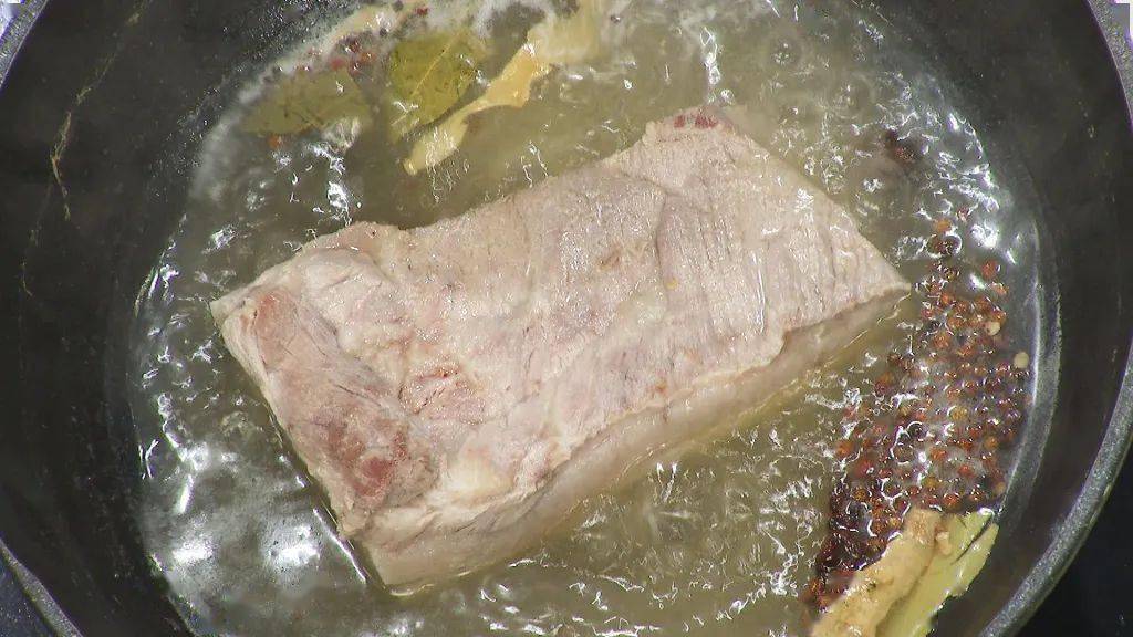 五花肉|【养生厨房】今日菜谱《白肉烩酸菠菜》