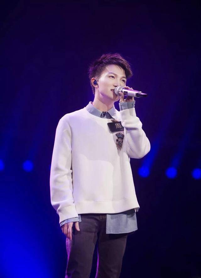 周深居然只有161cm,穿搭却一直超在线,是矮个子男生的
