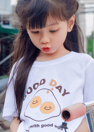 Onew|泰国6岁小萝莉凭借一组照片火爆ins，网友直呼：又来骗我们生女儿！