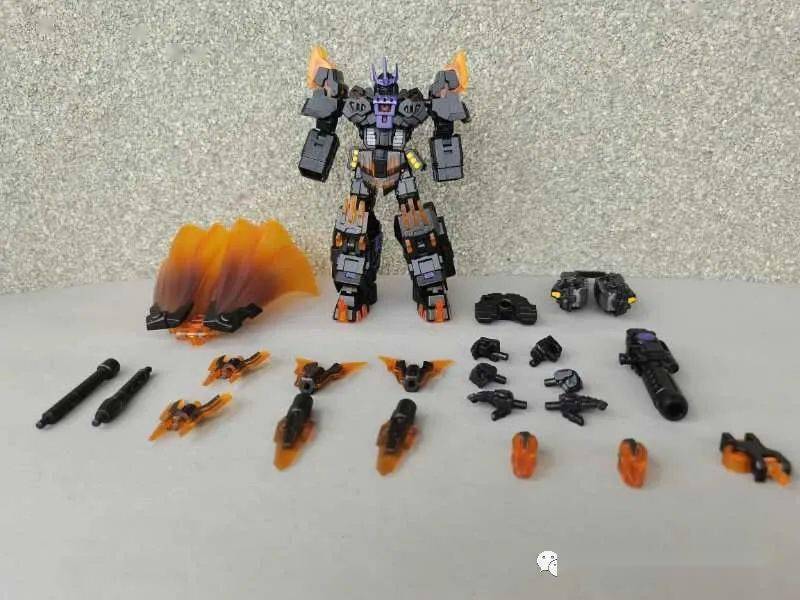 【评玩具】子小天:岑测评《铁工厂震天尊,人们也称它为堕落金刚》