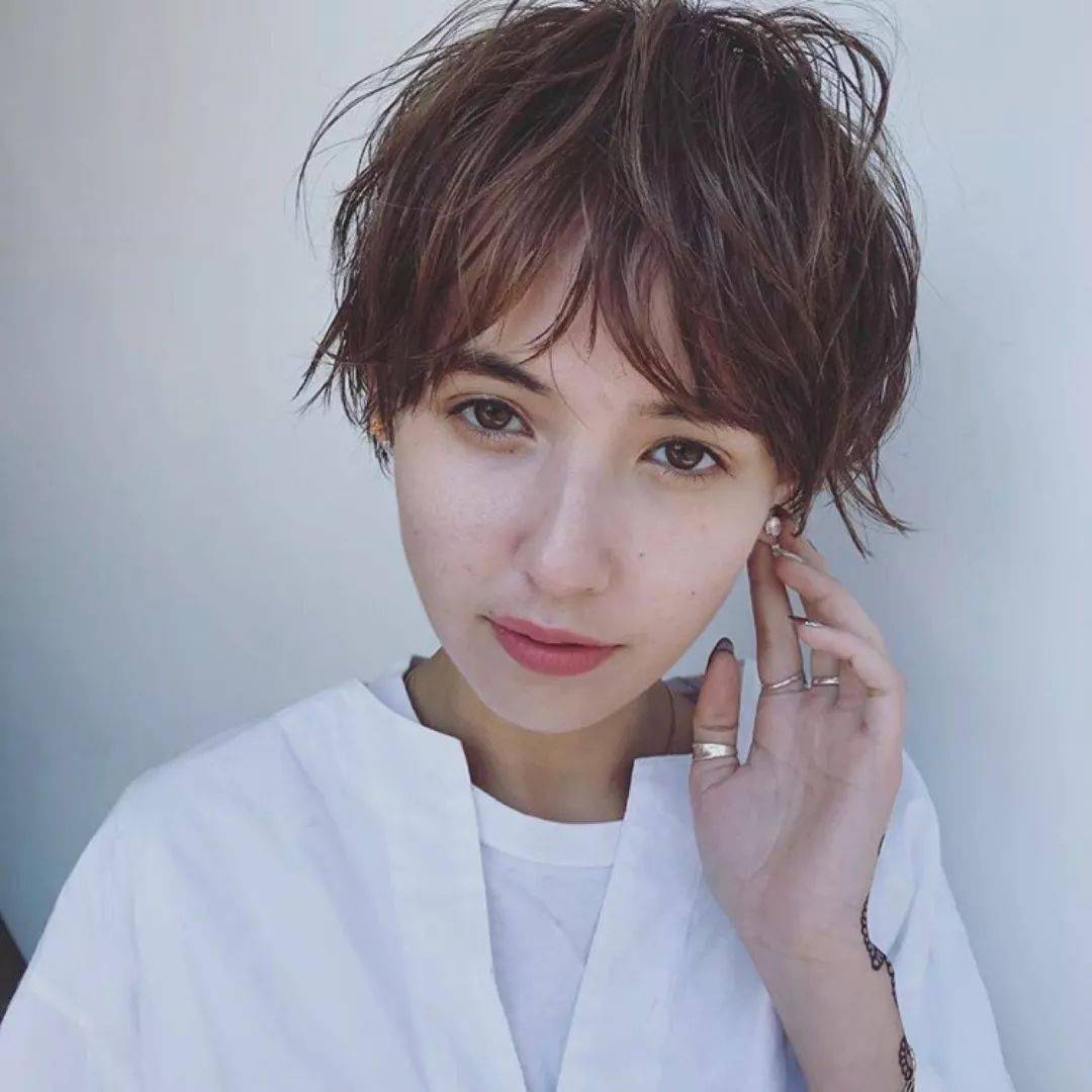 发型|22款热门日系发型告诉你：短发与刘海更配！