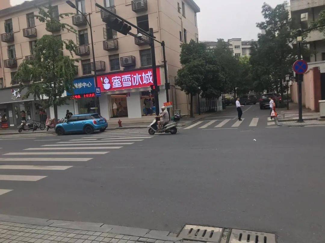 盘点|萧山这个镇上，满大街都是奶茶店！网友盘点了一下各品牌名单，竞争好激烈……