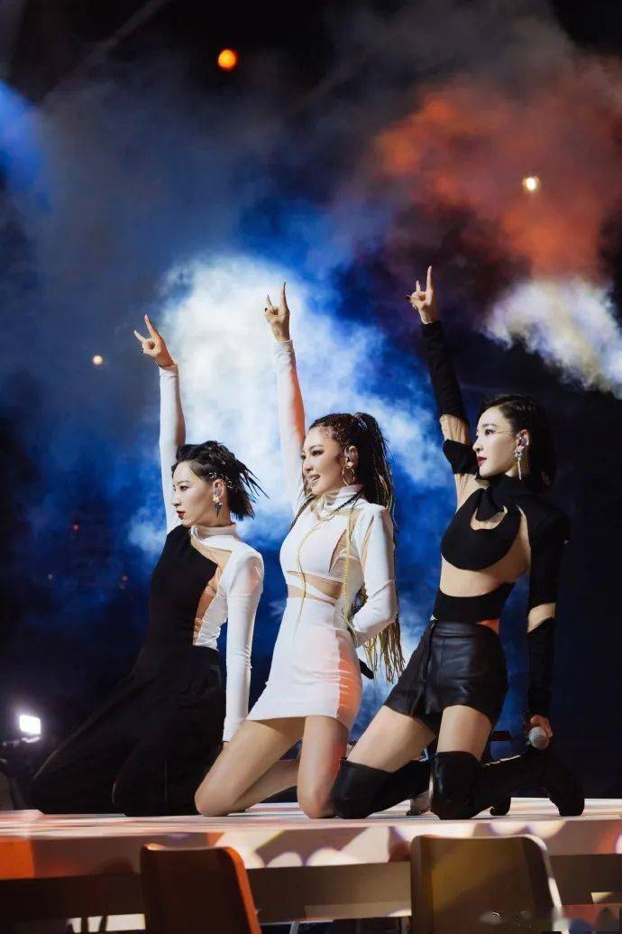 头发|A爆了!都来学绮绮子的女Rapper编发!