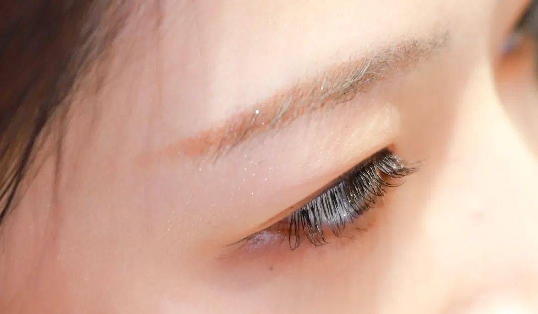 睫毛|史低2折！1小时点亮双眼！夏日清透裸感妆容，只差这一步！想不美都难！