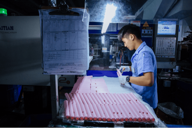 卖家|中小企业点亮广州夜经济 阿里巴巴报告：淘宝卖家夜间生意全天占比达40%