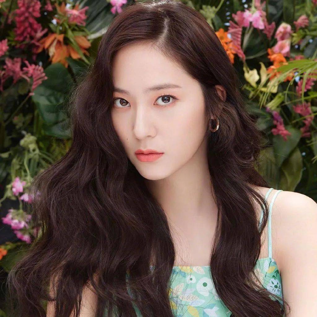 肌肤|Krystal郑秀晶上线营业，还是迷人的存在~