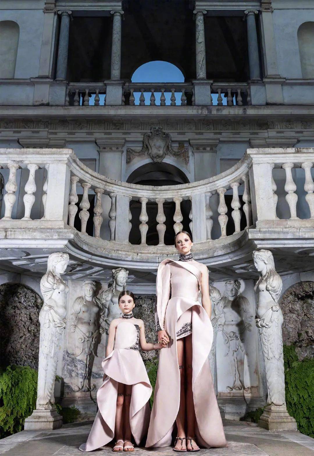 高定|美中带飒！对决于每一寸肌肤的高定细节，赋予了女性之美的全新定义