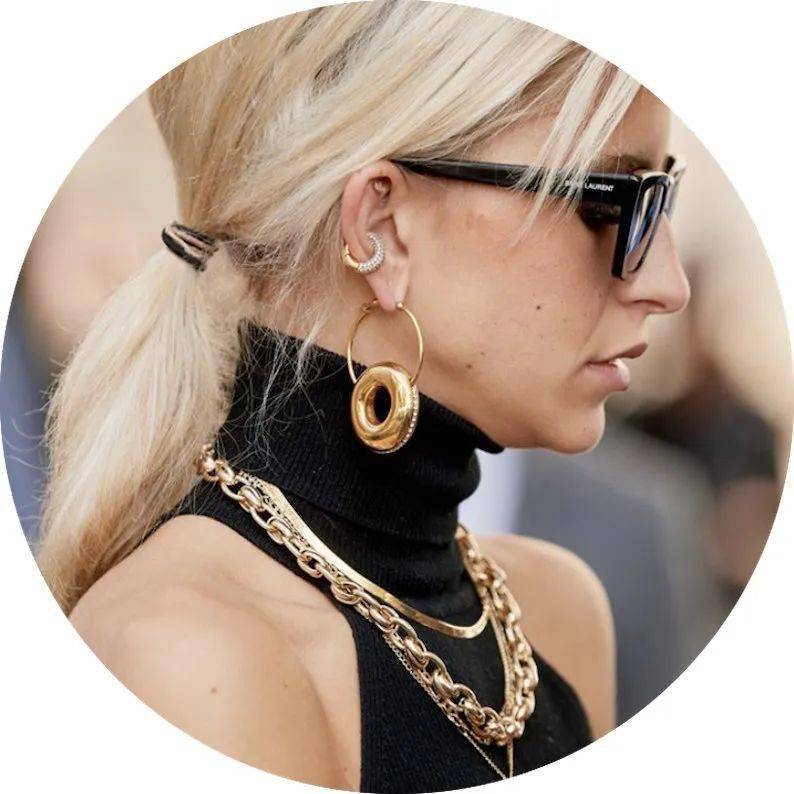 项链|也许你和万茜 泫雅 Jennie衣品的距离，只差这几件配饰的运用！