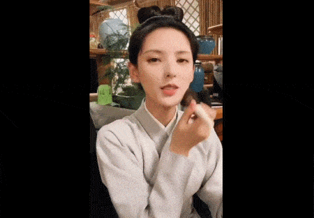 吐槽|热巴新古装造型曝光！发际线被疯狂吐槽，造型师为啥这样对美女？