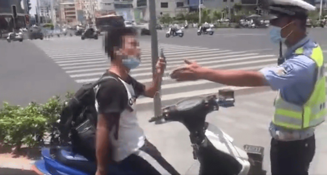 南宁|“让我老爸来撞烂你的车” 豪横男被拘！