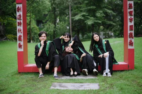 毕业|庚子年·毕业季，最美的青春在这里！快来下载你们的毕业合影