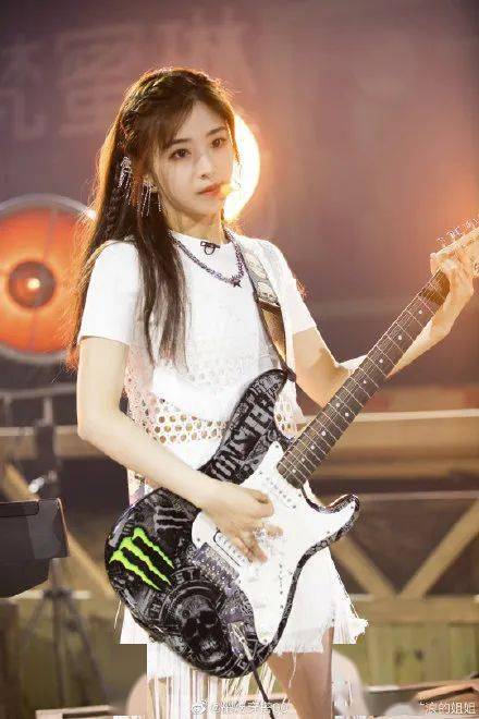 耳环|人狠话不多，厚积薄发的她们到底靠什么赢？深扒了舞台造型后大家都沉默了...